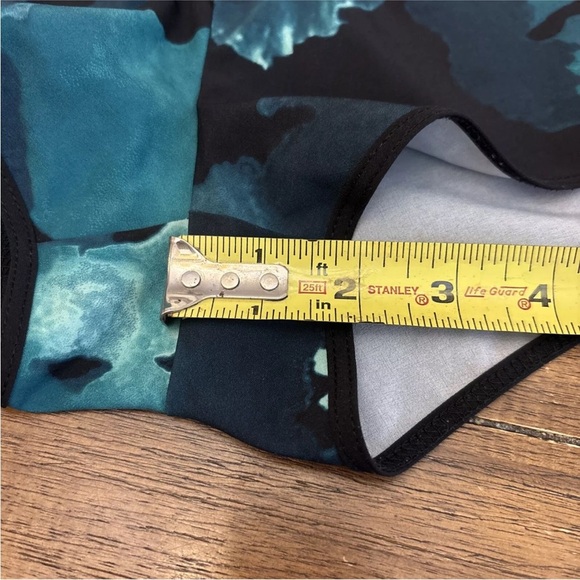 Fabletics Carrie Athletic Shorts Womens XS Green Black Drawstring Running - Picture 10 of 10